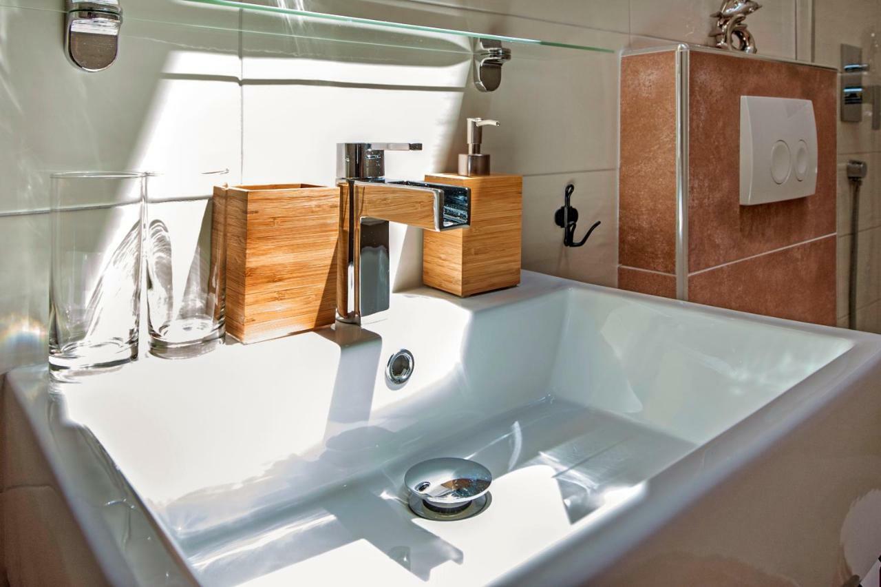 La Fondiaria Hotel Ровин Екстериор снимка