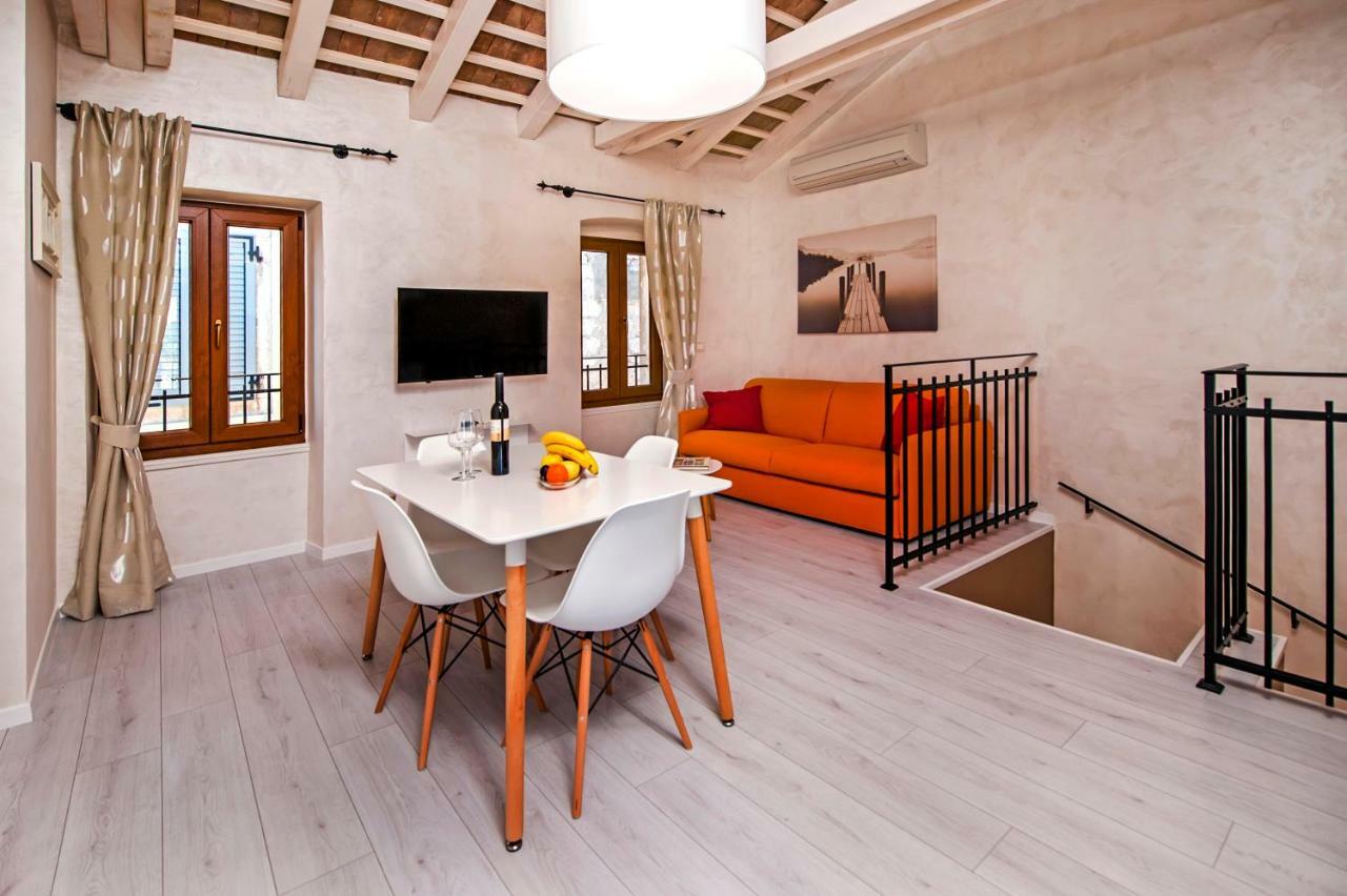 La Fondiaria Hotel Ровин Екстериор снимка