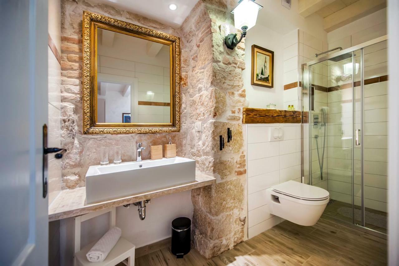 La Fondiaria Hotel Ровин Екстериор снимка