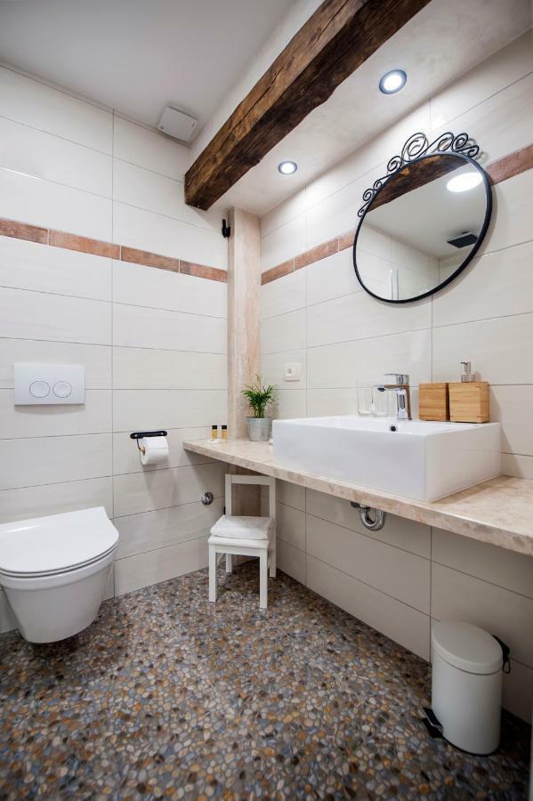 La Fondiaria Hotel Ровин Екстериор снимка